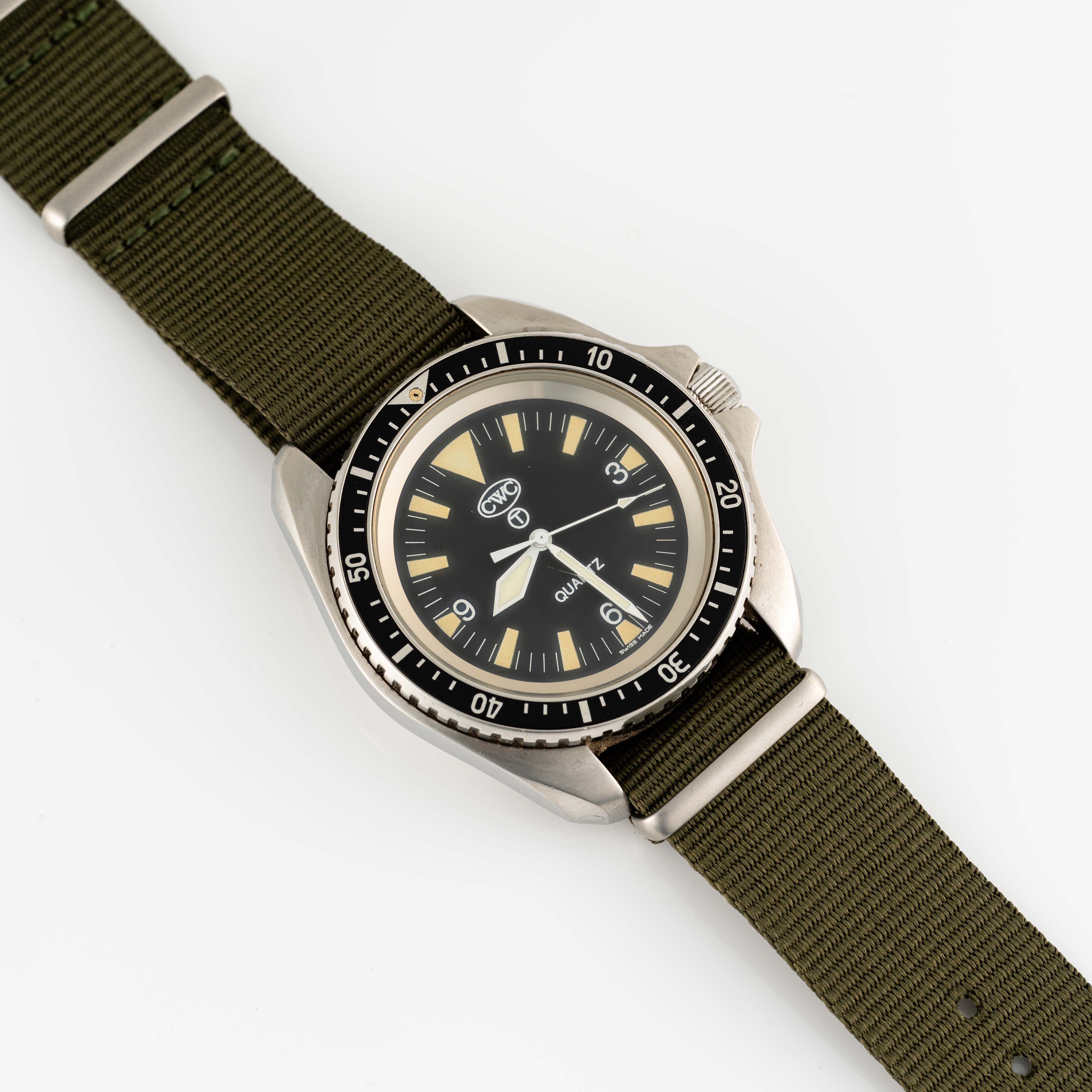 A GENTLEMAN'S STAINLESS STEEL BRITISH MILITARY CWC ROYAL NAVY DIVERS WRIST WATCH DATED 1997 - Image 3 of 7