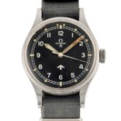 A GENTLEMAN'S STAINLESS STEEL BRITISH MILITARY OMEGA RAF PILOTS WRIST WATCH DATED 1953, REF. 2777-