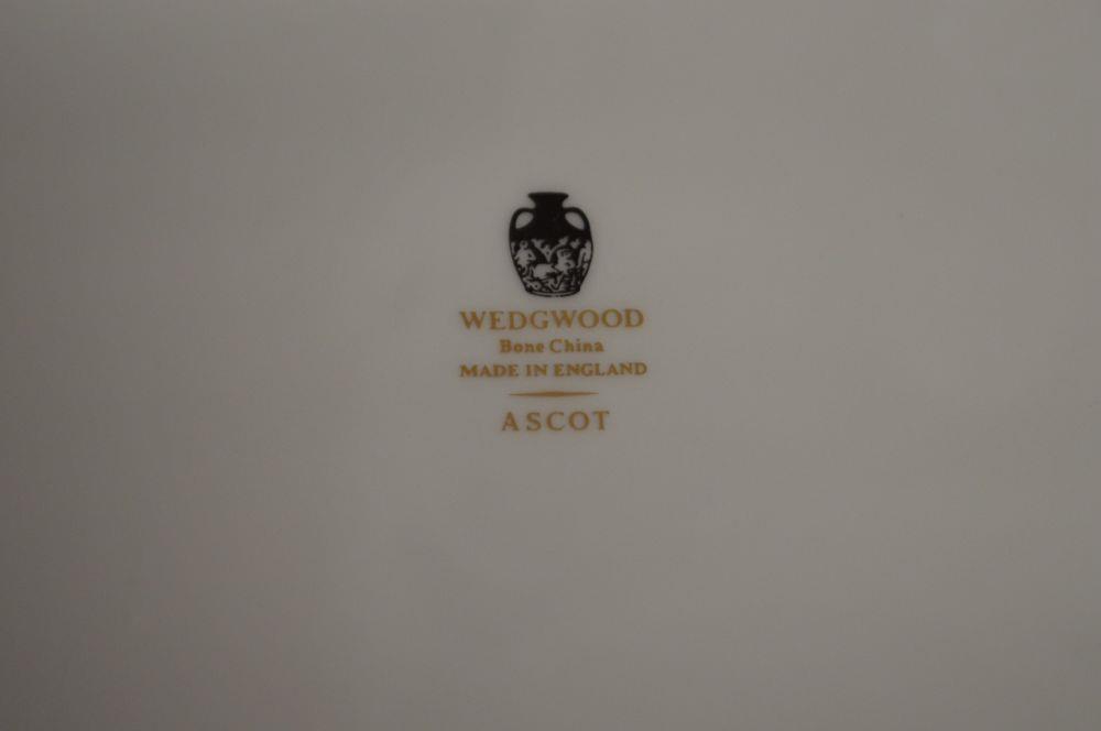 Wedgwood Ascot pattern teaset having gilt border on white ground to comprise: teapot, lidded sugar - Image 5 of 5
