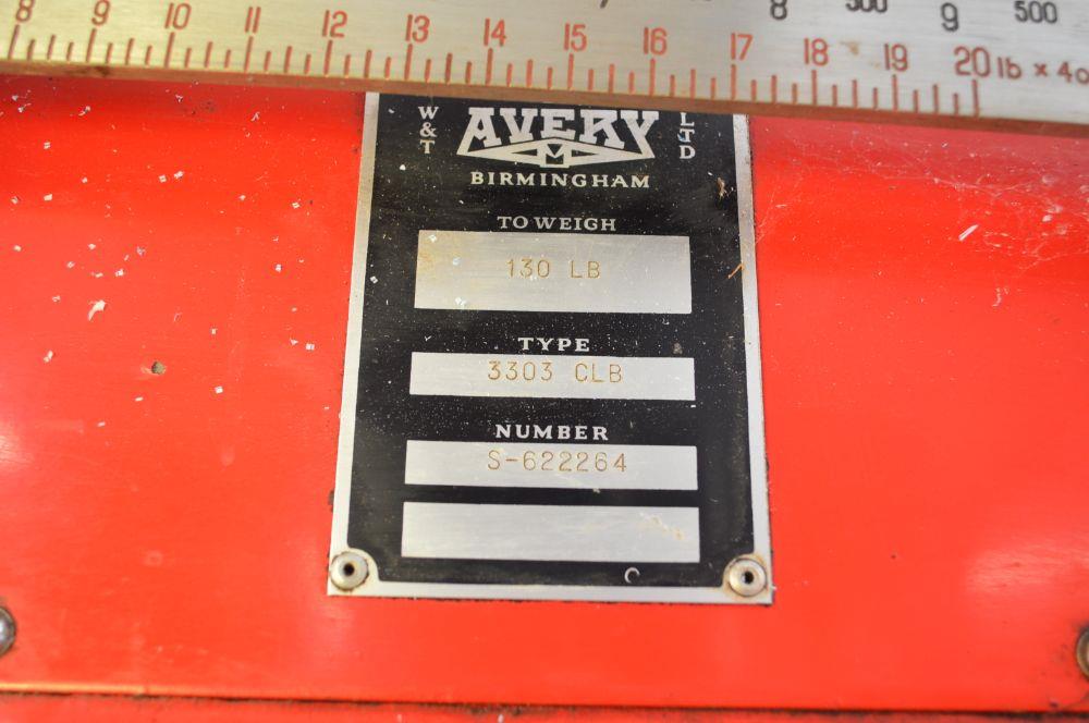 Set of Avery platform scales Model 3303 CLB, Serial No. S-622254 to weigh up to 130lb/50kg, standing - Image 2 of 2