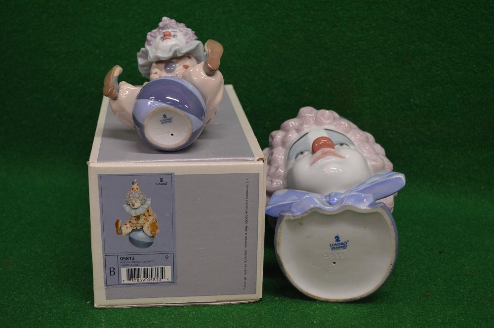 Lladro No. 5611 bust of Clown together with one other boxed Lladro figure of a Clown No. 5813 Please - Image 2 of 2