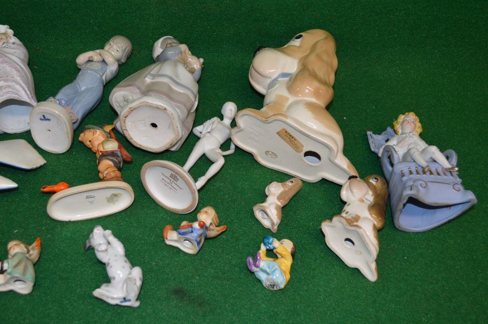 Group of seventeen porcelain figures to include: Poole swallow, Lladro dalmatian, three Szeiler - Image 3 of 5