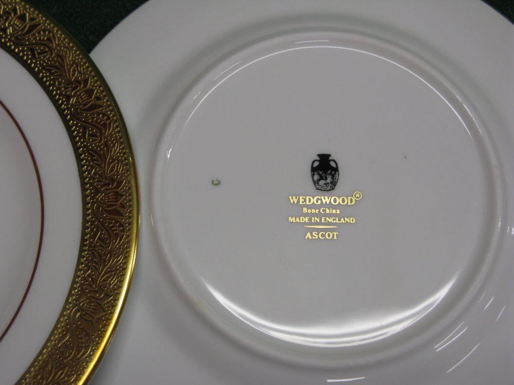 Wedgwood Ascot pattern teaset having gilt border on white ground to comprise: teapot, lidded sugar - Image 3 of 5