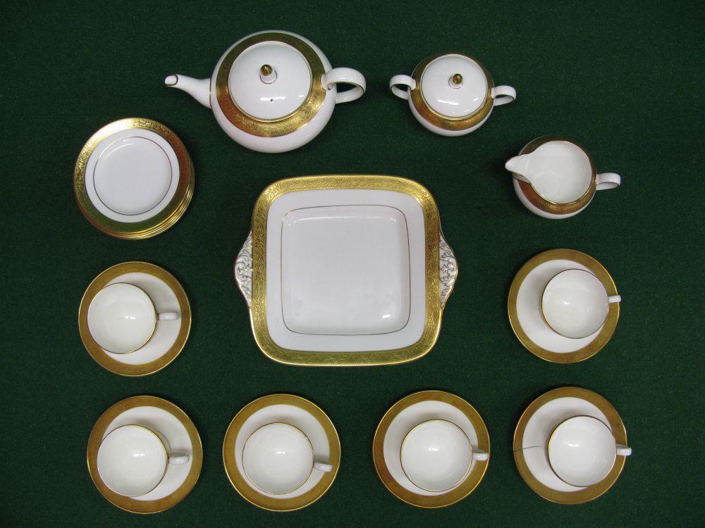 Wedgwood Ascot pattern teaset having gilt border on white ground to comprise: teapot, lidded sugar - Image 4 of 5