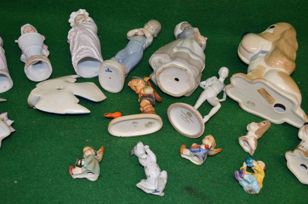 Group of seventeen porcelain figures to include: Poole swallow, Lladro dalmatian, three Szeiler - Image 4 of 5
