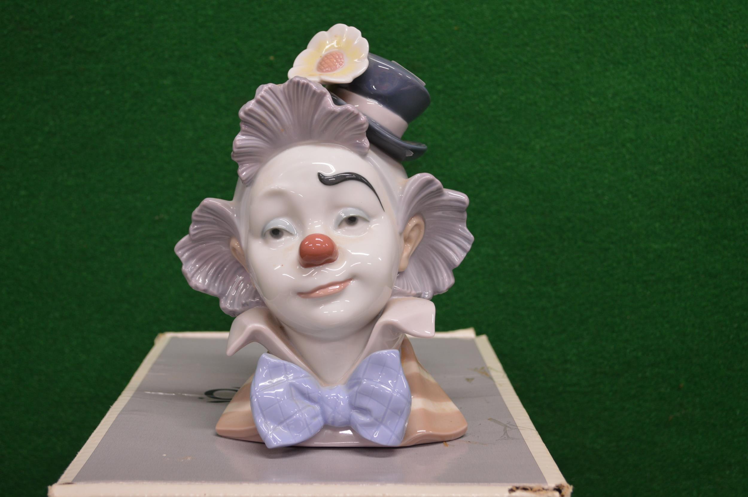 Lladro bust of Clown No. 5610, with original box Please note descriptions are not condition reports, - Image 2 of 3