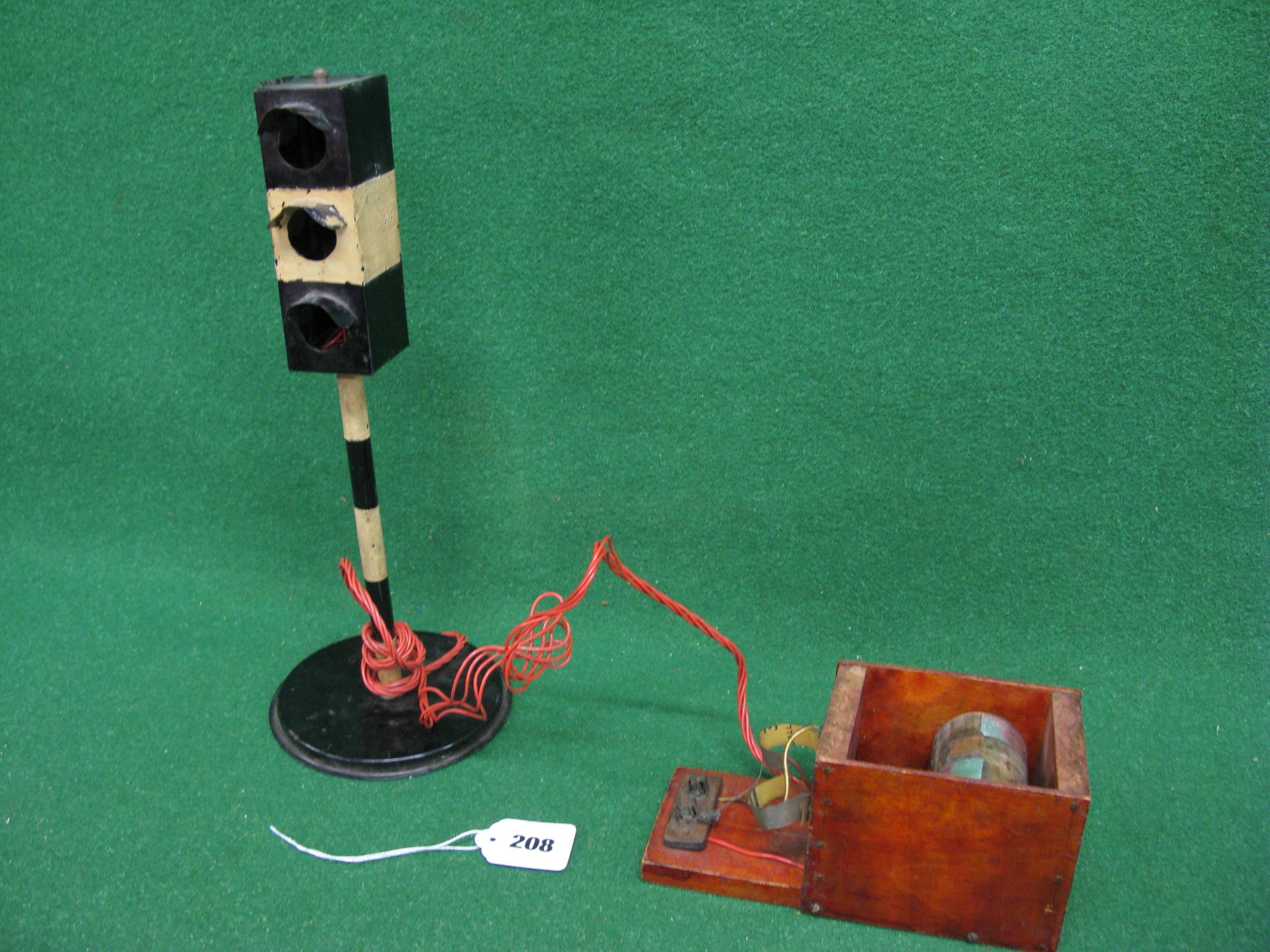 Tinplate three aspect traffic light (possibly by SEL) - 14" tall with a bespoke hand cranked light