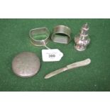 Group of silver items to comprise: pepper pot hallmarked for Sheffield 1904, Mother of Pearl handled