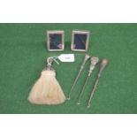 Group of silver items to comprise: pair of small photographs frames hallmarked for Sheffield 1989,