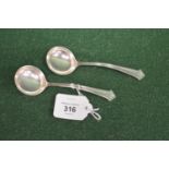 Pair of silver toddy ladles having shaped Thread pattern handles, hallmarked for Birmingham 1915 (