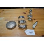 Group of silver items to comprise: pepper pot hallmarked for Sheffield 1904, Mother of Pearl handled