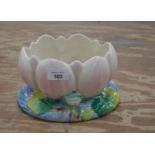 Clarice Cliff water lily bowl - 8.75" wide Please note descriptions are not condition reports,