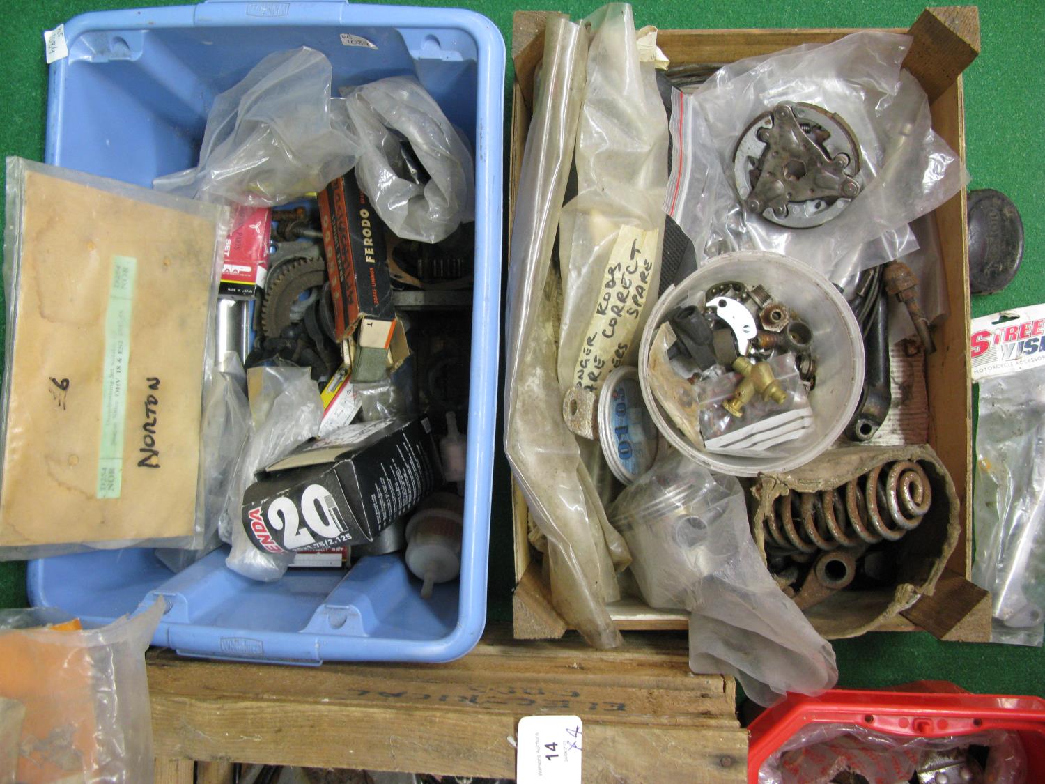 Four crates of motorcycle parts mostly for Norton together with Honda and Villiers items Please note - Bild 3 aus 3