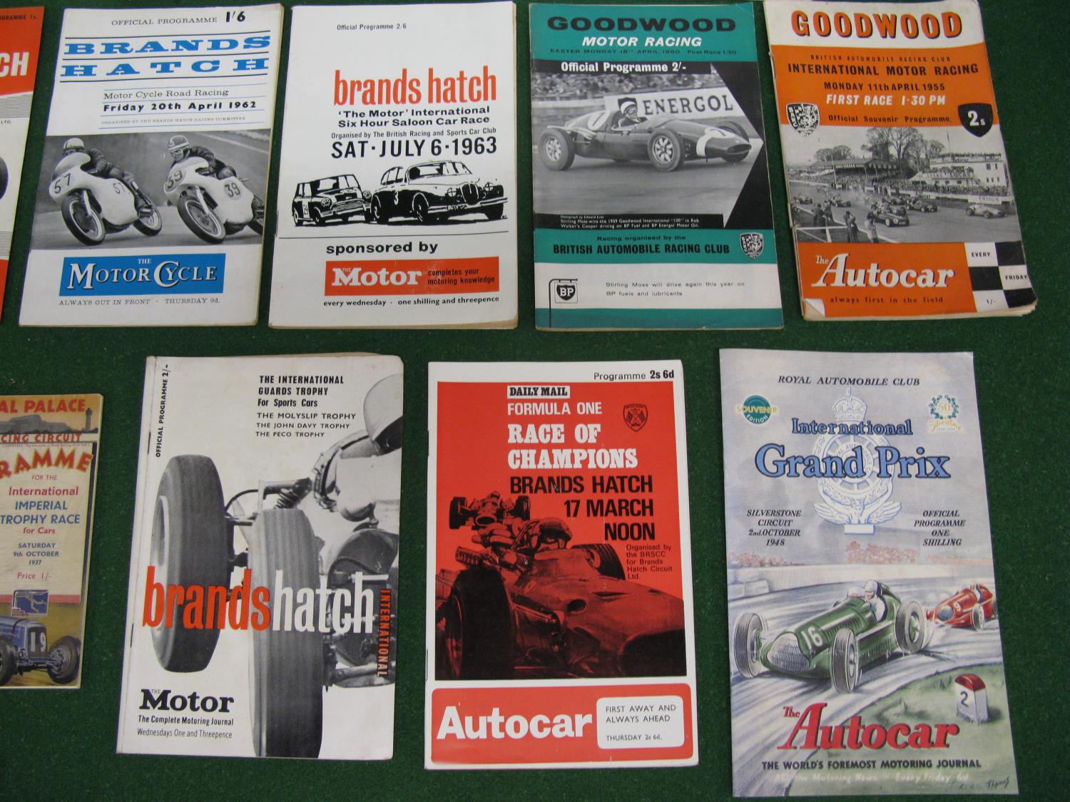Quantity of 1950's/1960's motor racing programmes from Brands Hatch, Goodwood and Silverstone - Bild 2 aus 3