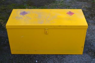 Truck and tool chest - 46.5" wide Please note descriptions are not condition reports, please request