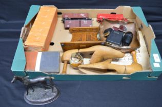 Box of sundry items to include: bronze hrose and oak pipe rack etc Please note descriptions are