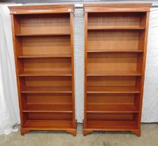 Pair of yew wood open fronted bookshelves comprising of four adjustable and one fixed shelf each -