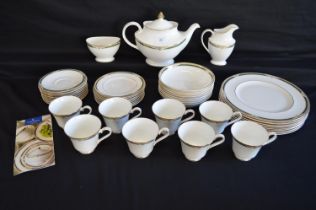 Royal Doulton Forsyth pattern tea and dinner service to comprise: eight 10.25" plates, eight 7"