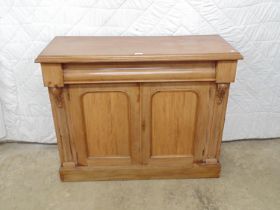 Mahogany chiffonier having single drawer with two cupboard doors below, standing on plinth base -