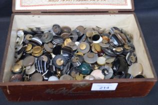 Box of various agate studs and pendants Please note descriptions are not condition reports, please