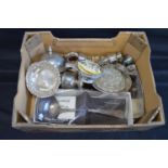 Box of assorted silver plate to include: ladle, candle snuffers and silver dish etc Please note