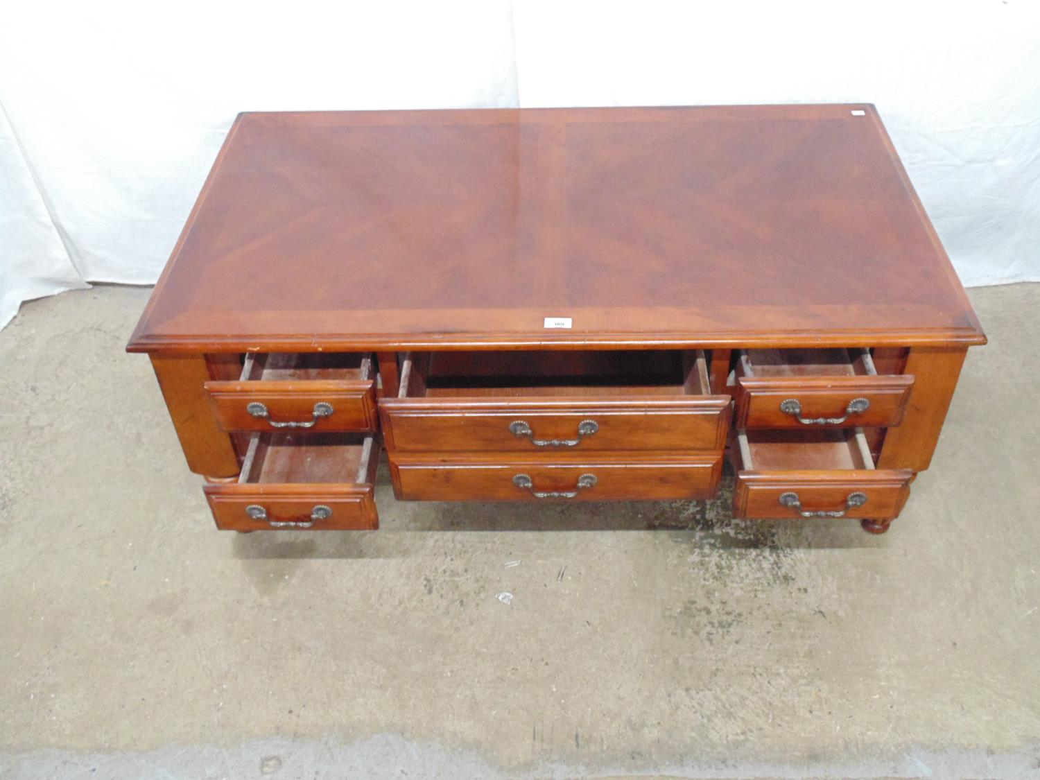 Modern coffee table with five drawers (simulating six) to one side, standing on bulbous reeded - Image 3 of 3