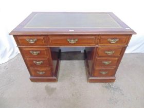 Victorian mahogany pedestal desk with two short and one long frieze drawers over two pedestals of