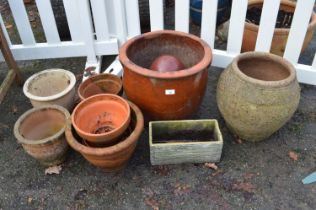 Quantity of terracotta and other plant pots Please note descriptions are not condition reports,