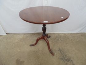 Mahogany circular tripod table standing on a turned column with splay legs - 26.5" dia x 28" tall