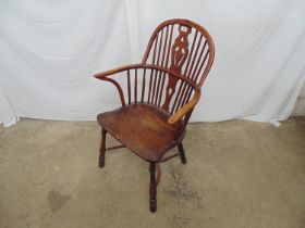 19th century yew wood and elm Windsor chair with stick back and pierced back splat, standing on