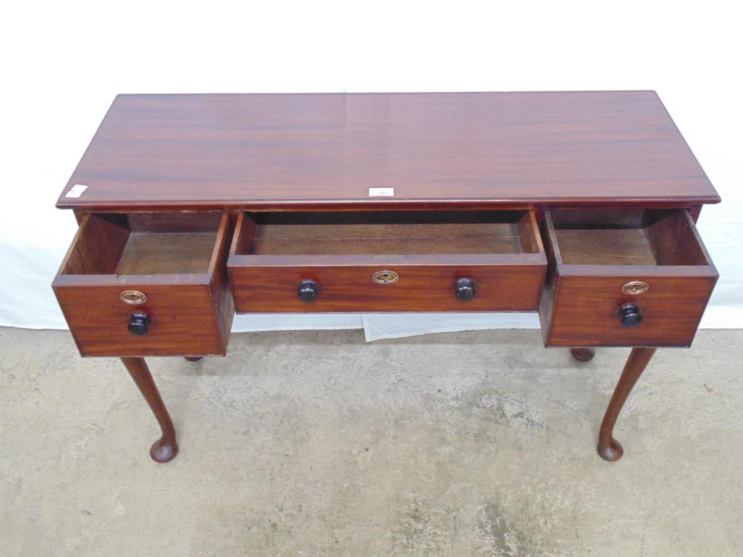 Mahogany side table having three drawers with knob handles, standing on cabriole legs ending in - Image 2 of 2