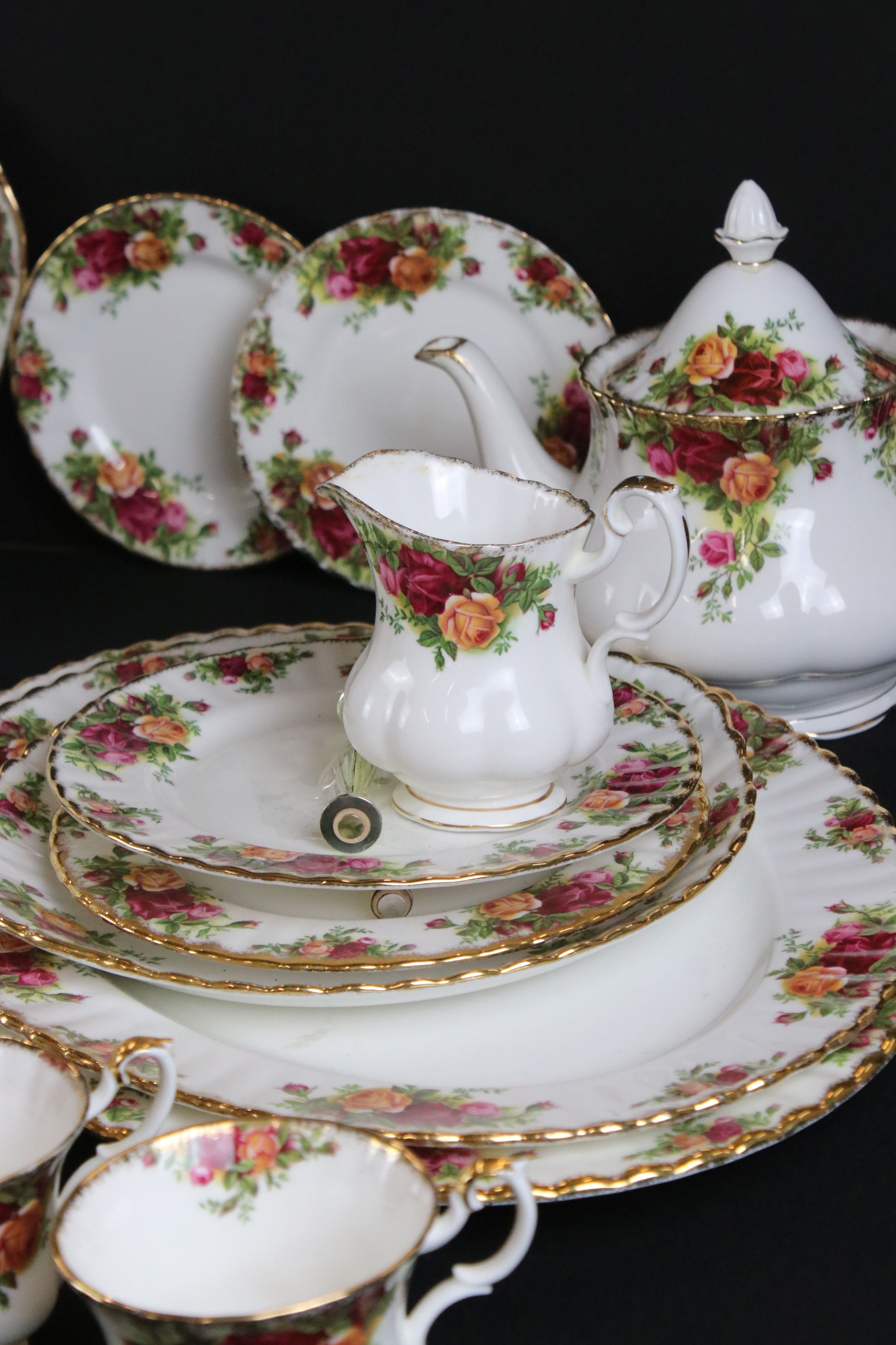 Extensive collection of Royal Albert ' Old Country Roses ' ceramics to include 2 x teapots, 3 x - Image 6 of 15