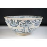 Early 17th Century Chinese bowl from the Binh Thuan Shipwreck, the blue and white bowl with floral