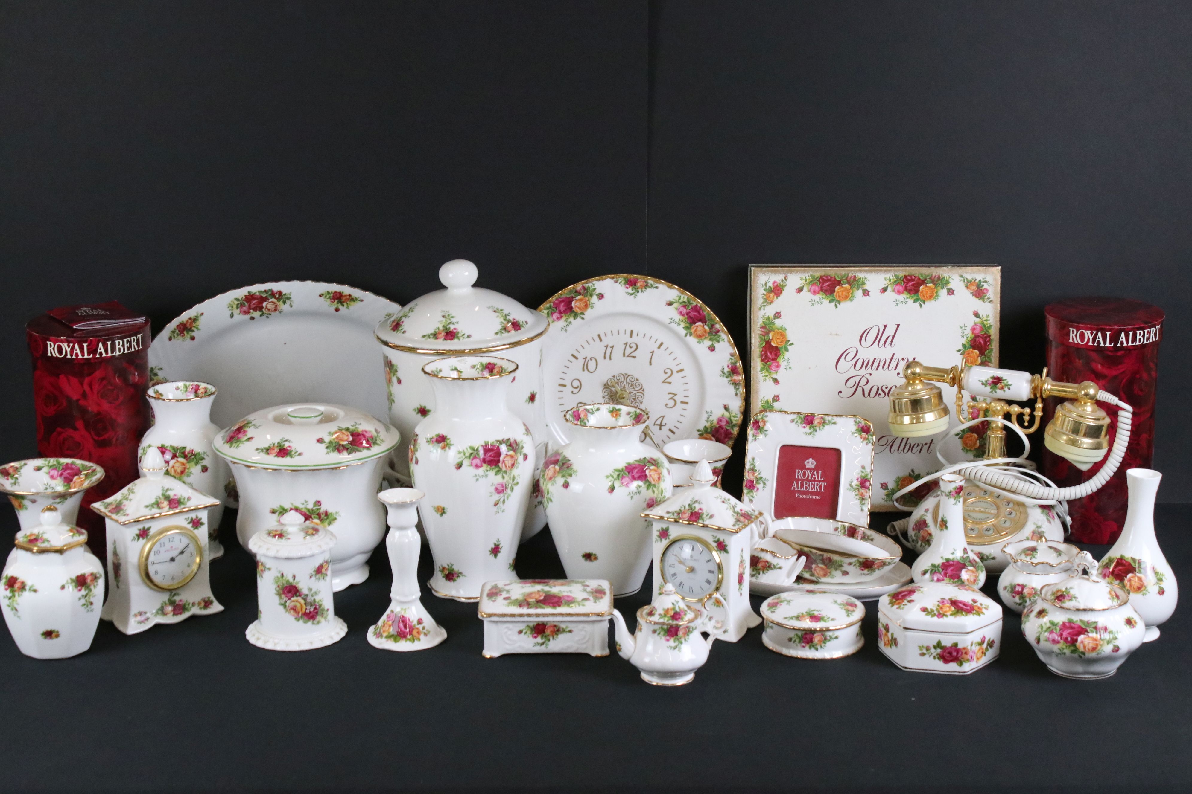 Extensive collection of Royal Albert ' Old Country Roses ' pattern ceramics comprising a biscuit