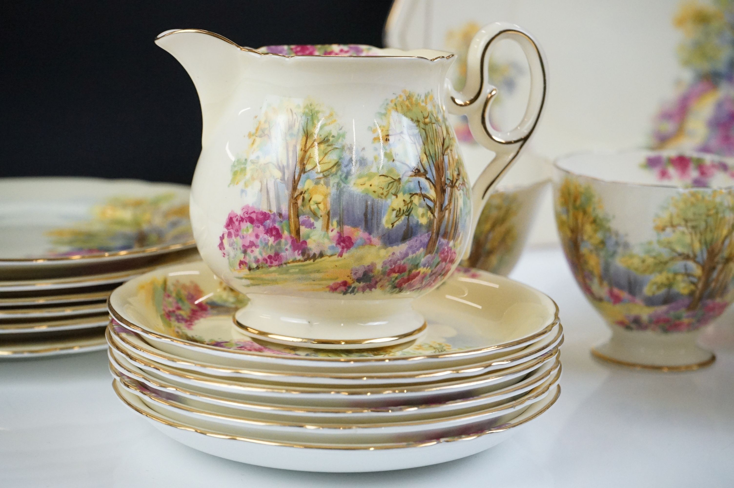 Shelley ' Englands Charm ' pattern tea set comprising 6 tea cups & saucers, 6 tea plates, milk - Image 2 of 12