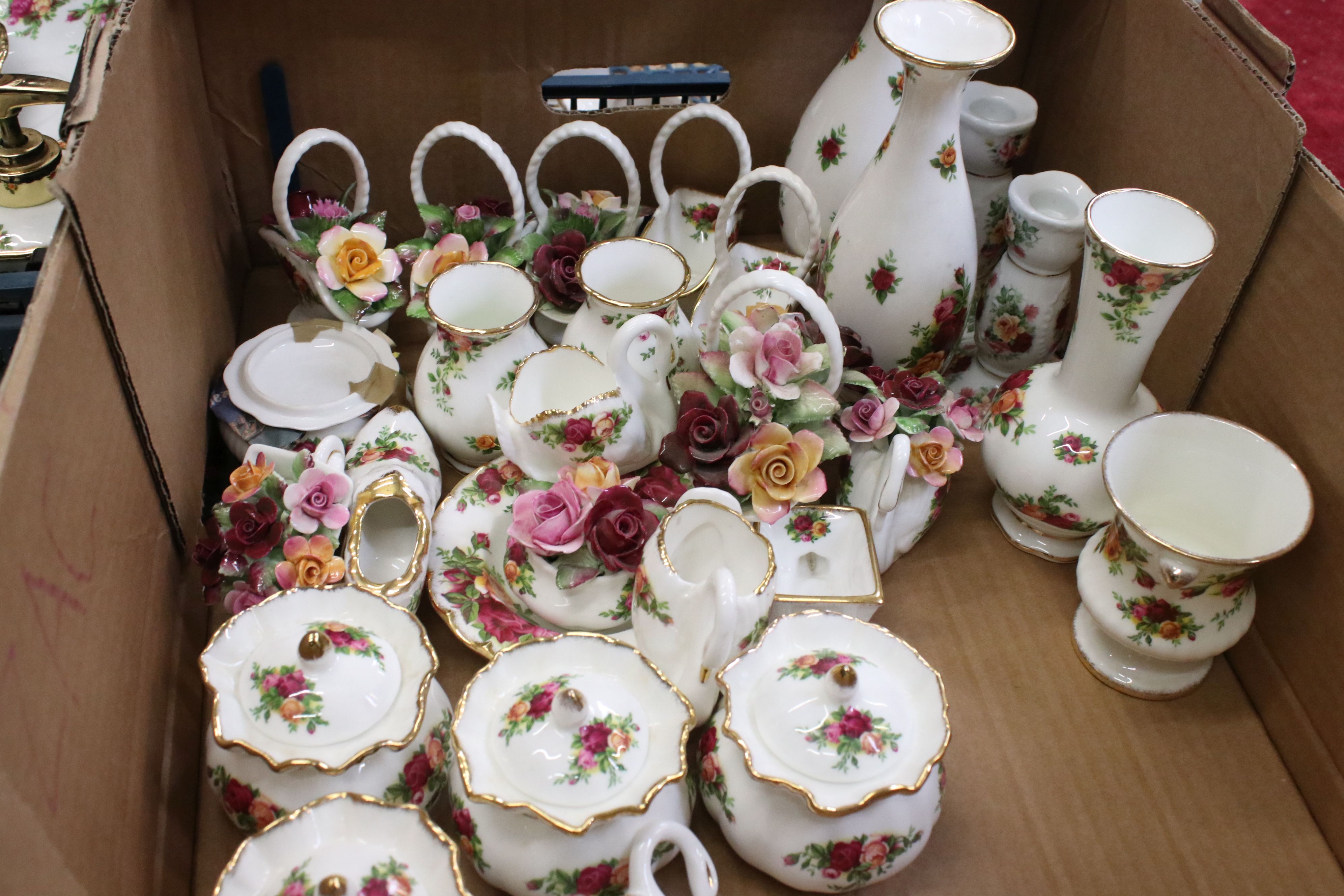 Extensive collection of Royal Albert ' Old Country Roses ' pattern ceramics comprising a biscuit - Image 4 of 11