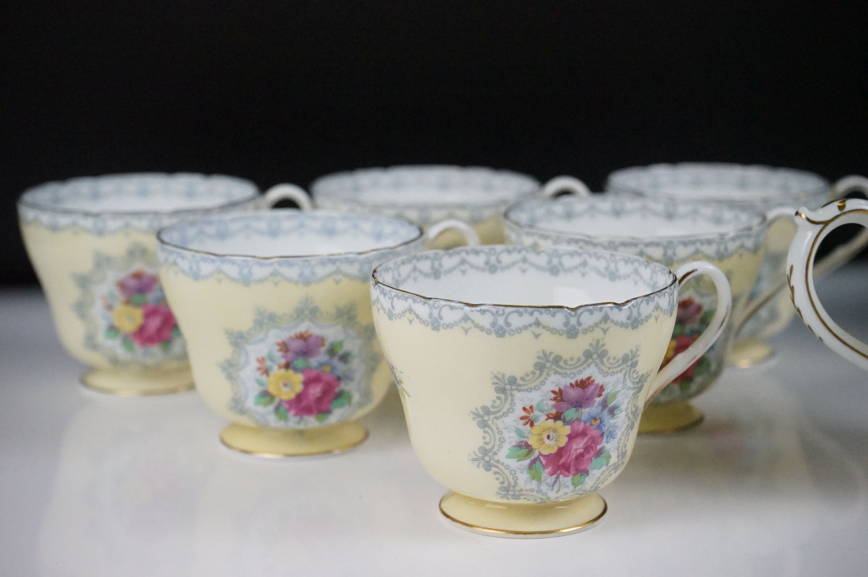 Shelley Yellow ' Crochet ' pattern tea set, no. 13643/516, comprising 6 teacups & saucers, 6 tea - Image 5 of 10