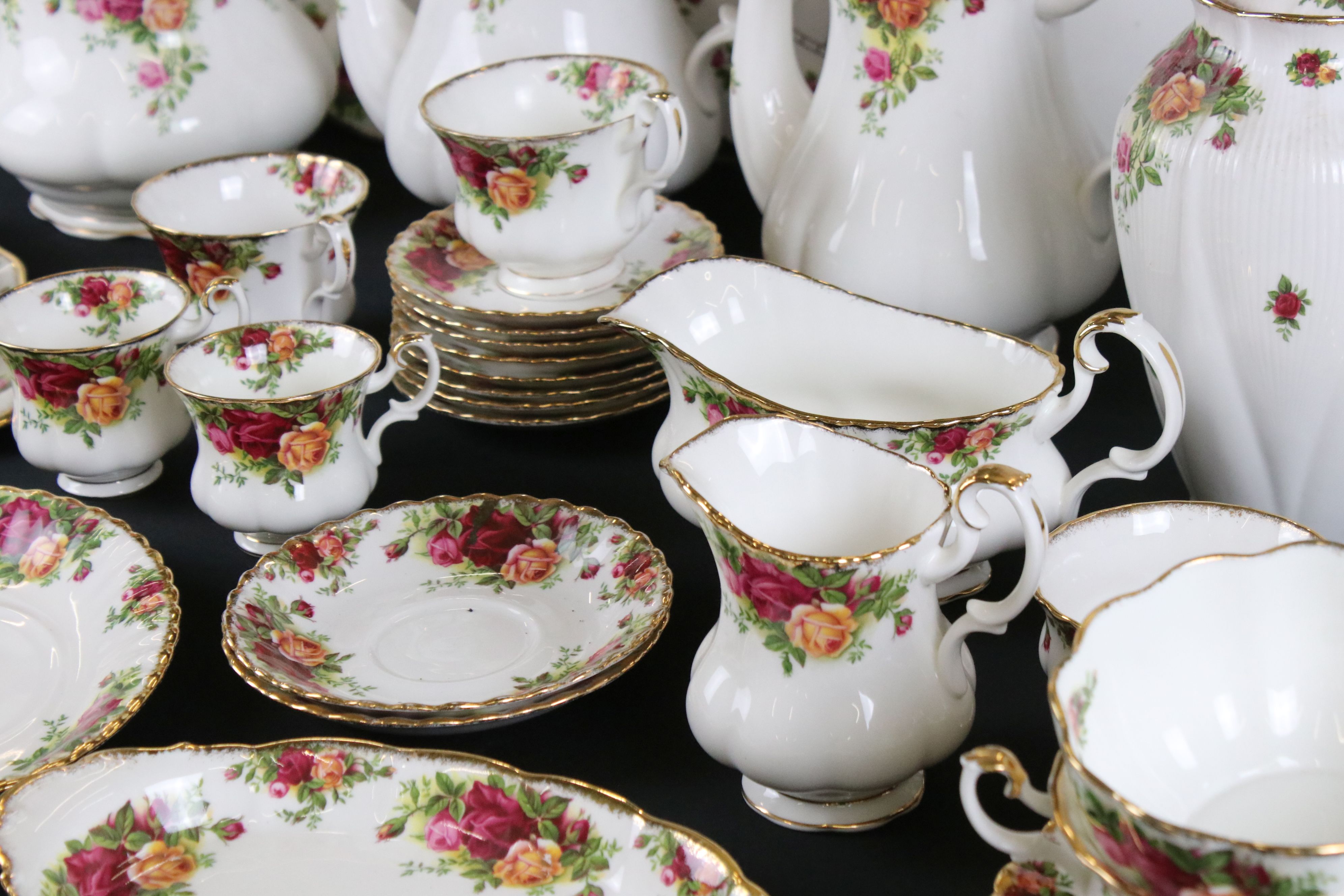 Extensive collection of Royal Albert ' Old Country Roses ' ceramics to include 2 x teapots, 3 x - Image 7 of 15