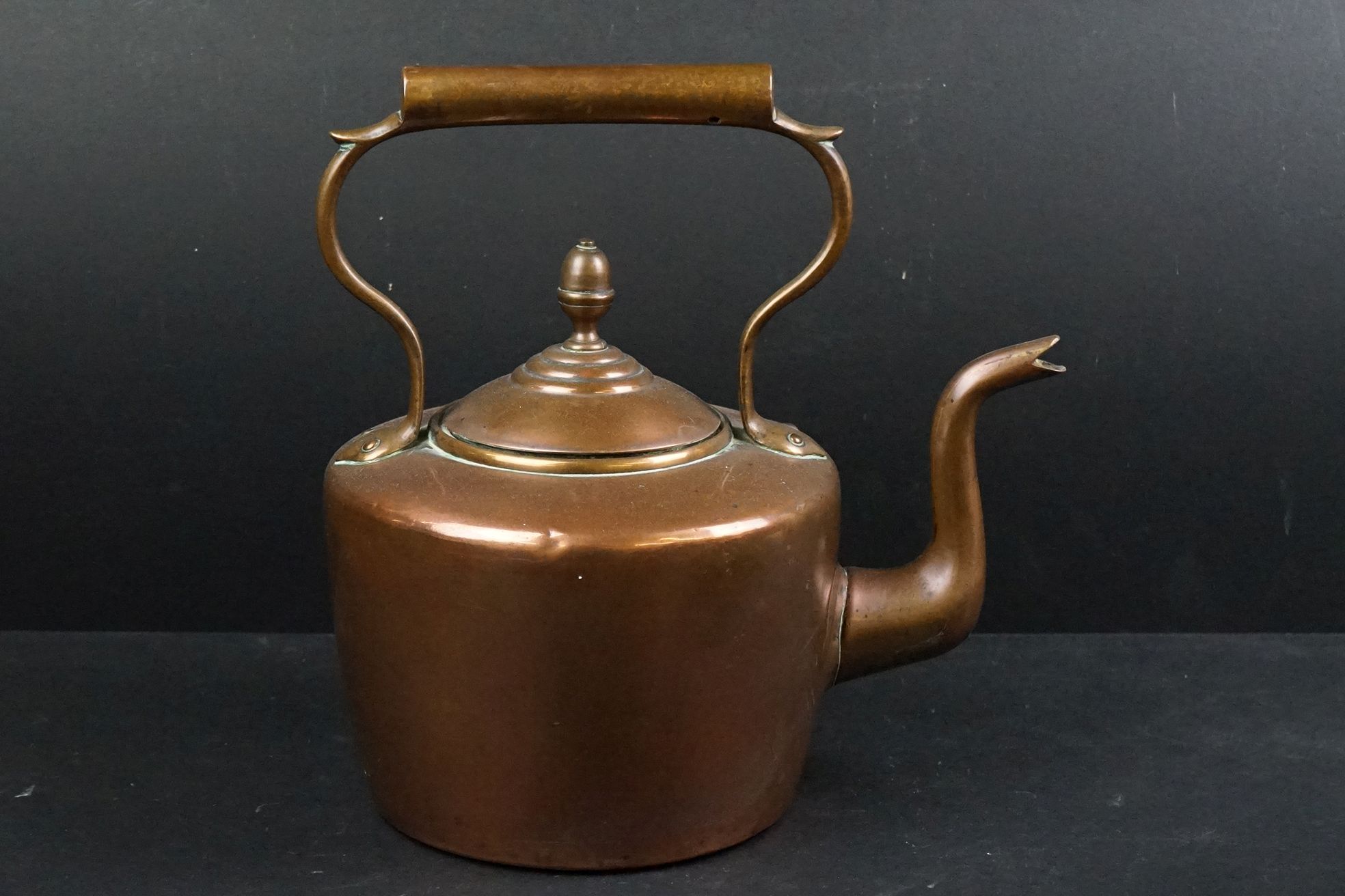 A small group of mixed collectables to include to copper kettles, a copper bugle and a silver plated - Image 8 of 10