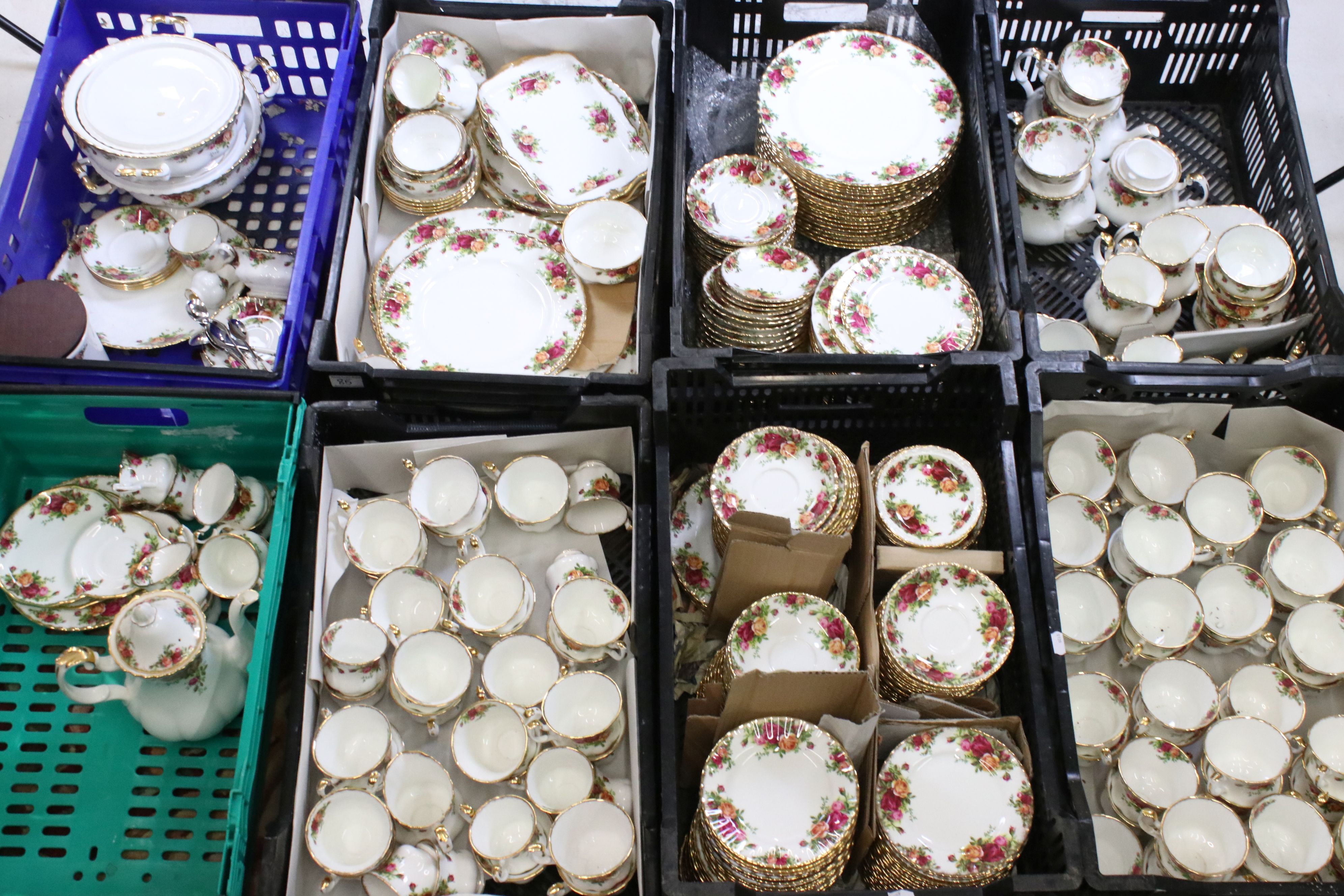 Extensive collection of Royal Albert ' Old Country Roses ' ceramics to include 2 x teapots, 3 x - Image 2 of 15