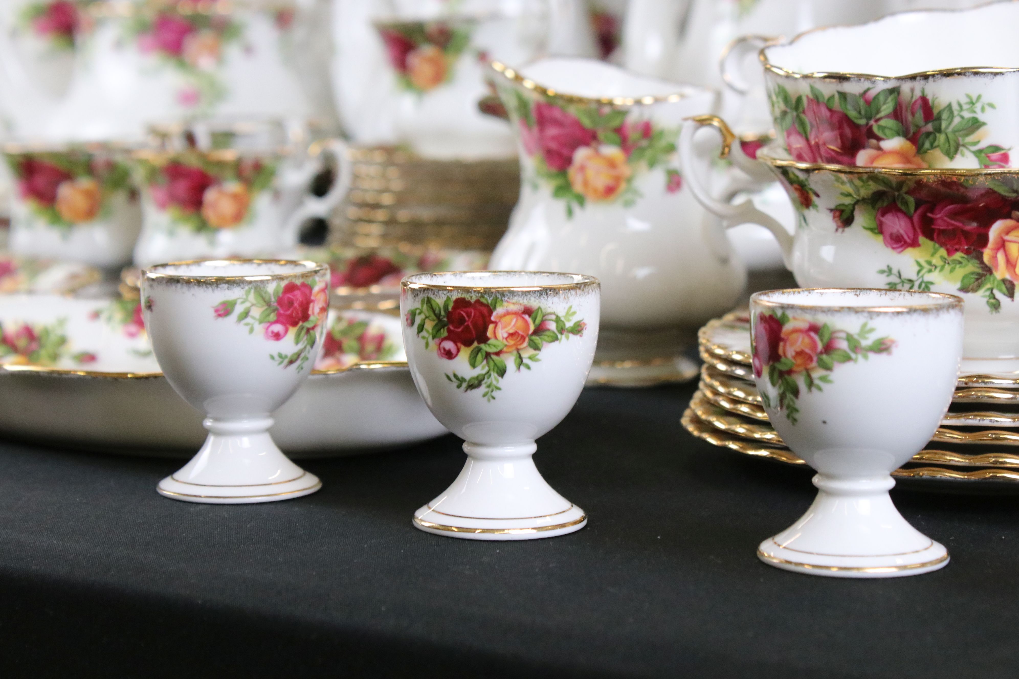 Extensive collection of Royal Albert ' Old Country Roses ' ceramics to include 2 x teapots, 3 x - Image 5 of 15