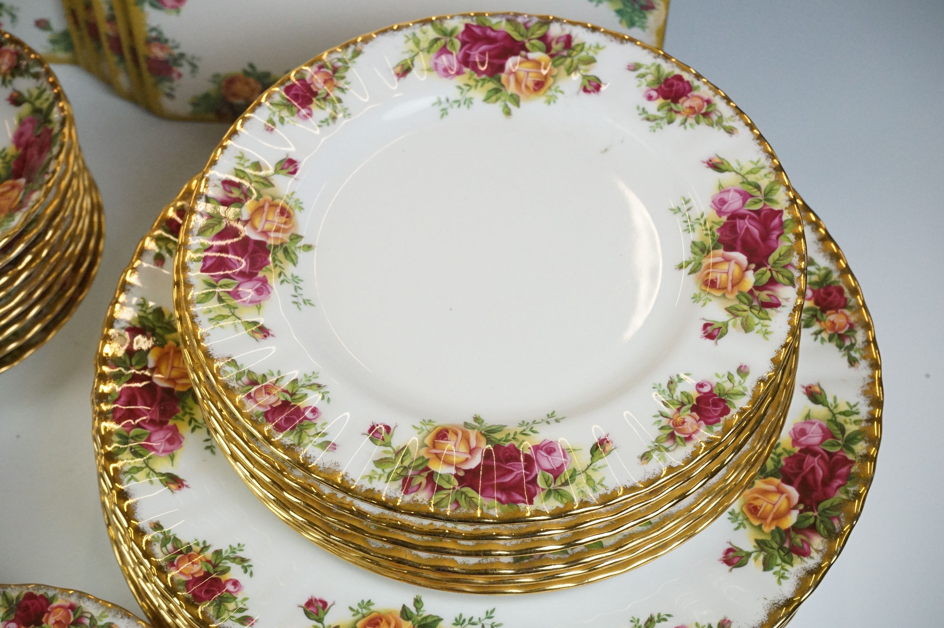 Royal Albert ' Old Country Roses ' pattern ceramics, comprising 9 teacups & saucers, 8 tea plates, 8 - Image 10 of 14