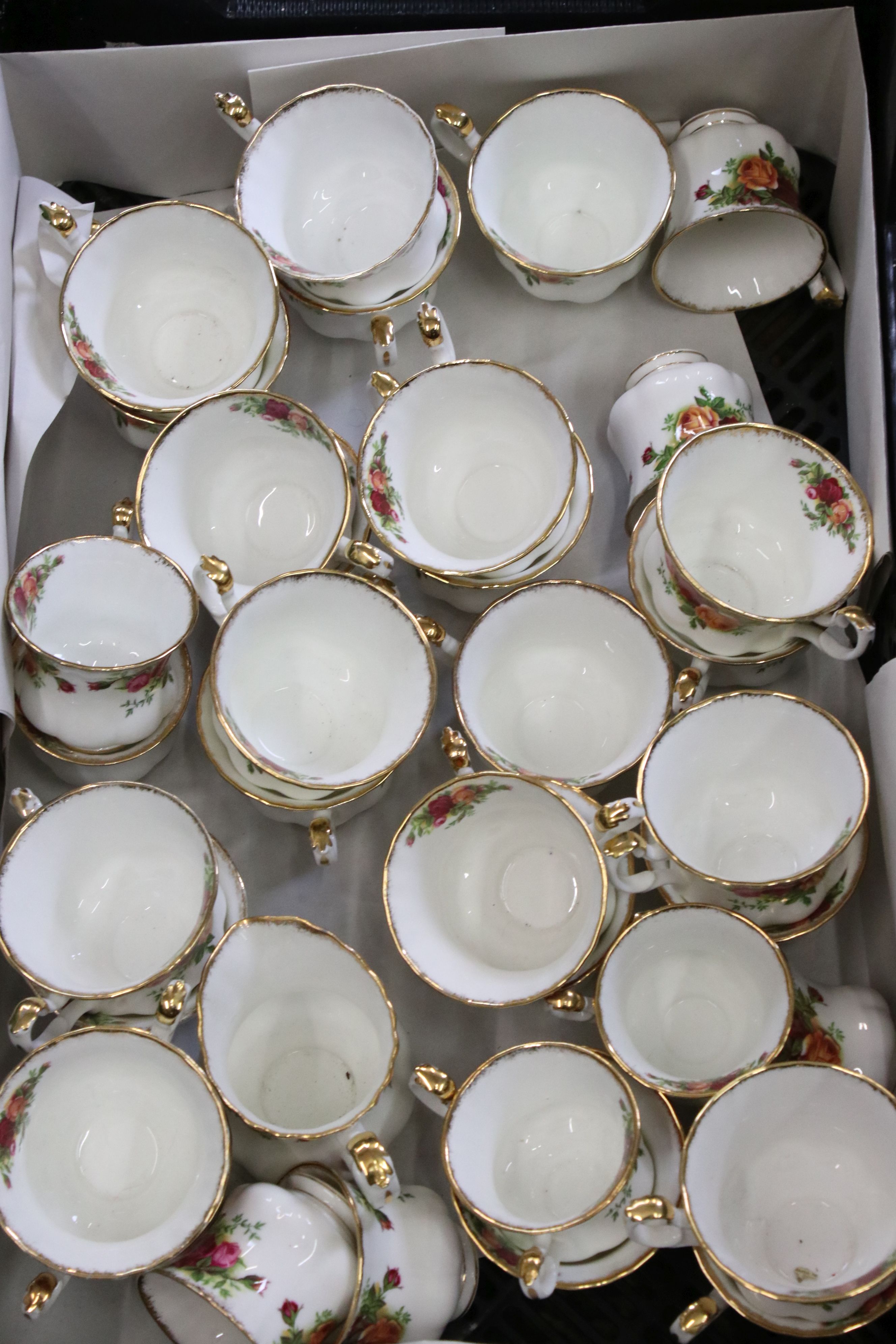 Extensive collection of Royal Albert ' Old Country Roses ' ceramics to include 2 x teapots, 3 x - Image 14 of 15