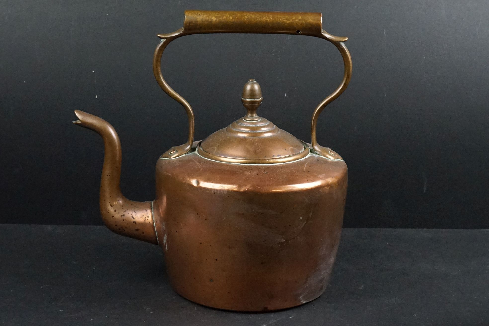 A small group of mixed collectables to include to copper kettles, a copper bugle and a silver plated - Image 7 of 10