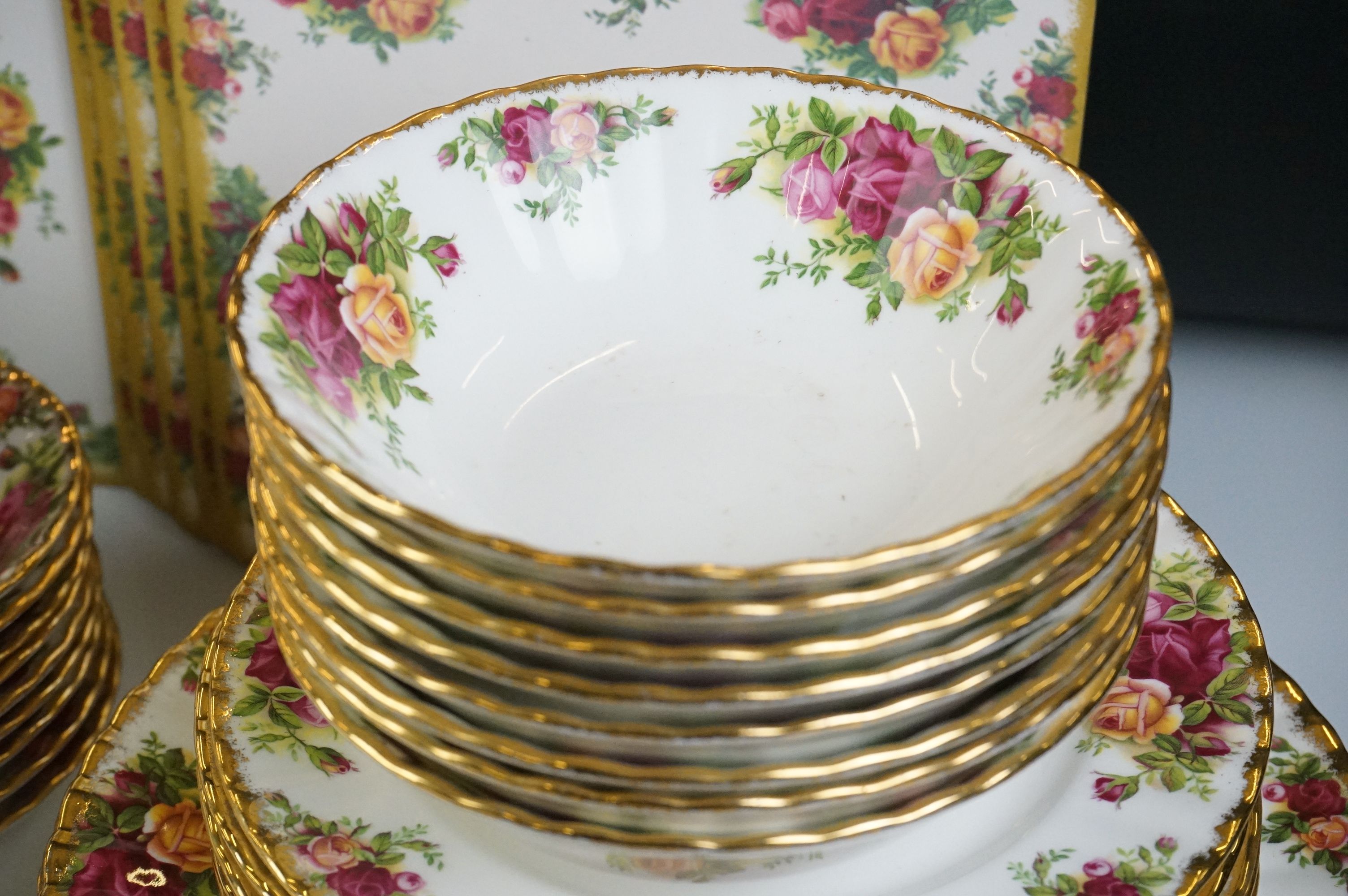 Royal Albert ' Old Country Roses ' pattern ceramics, comprising 9 teacups & saucers, 8 tea plates, 8 - Image 9 of 14