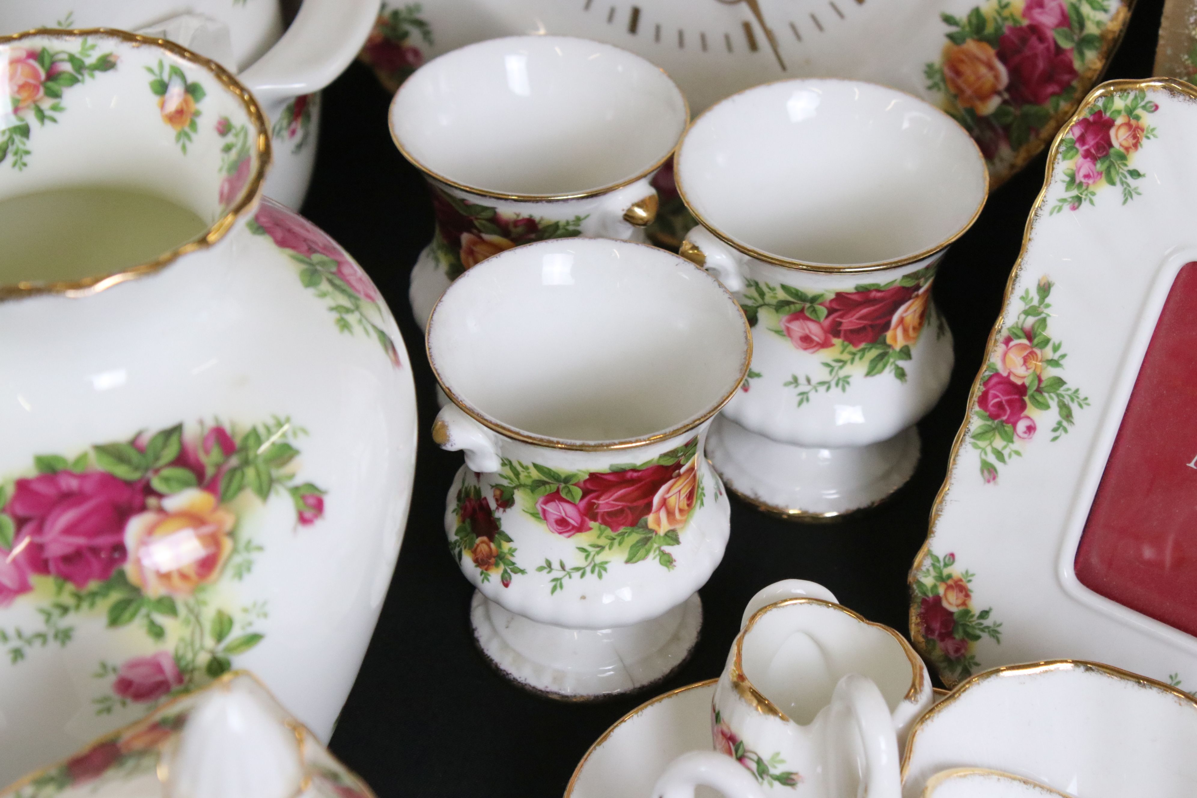 Extensive collection of Royal Albert ' Old Country Roses ' pattern ceramics comprising a biscuit - Image 8 of 11