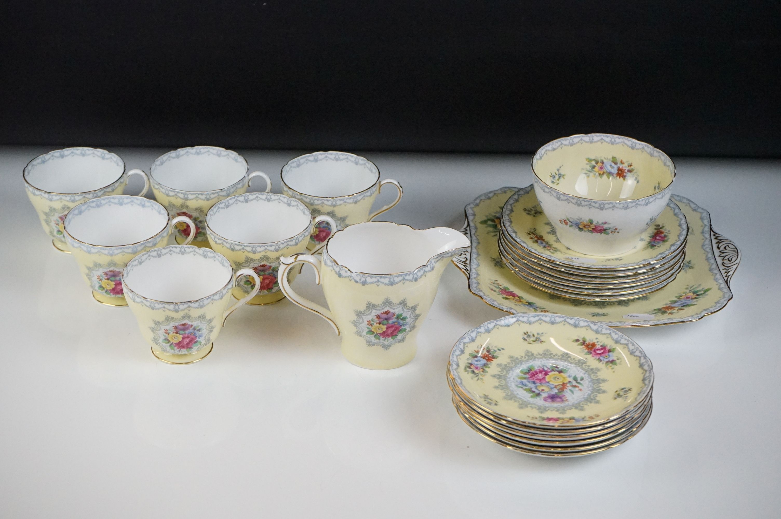 Shelley Yellow ' Crochet ' pattern tea set, no. 13643/516, comprising 6 teacups & saucers, 6 tea