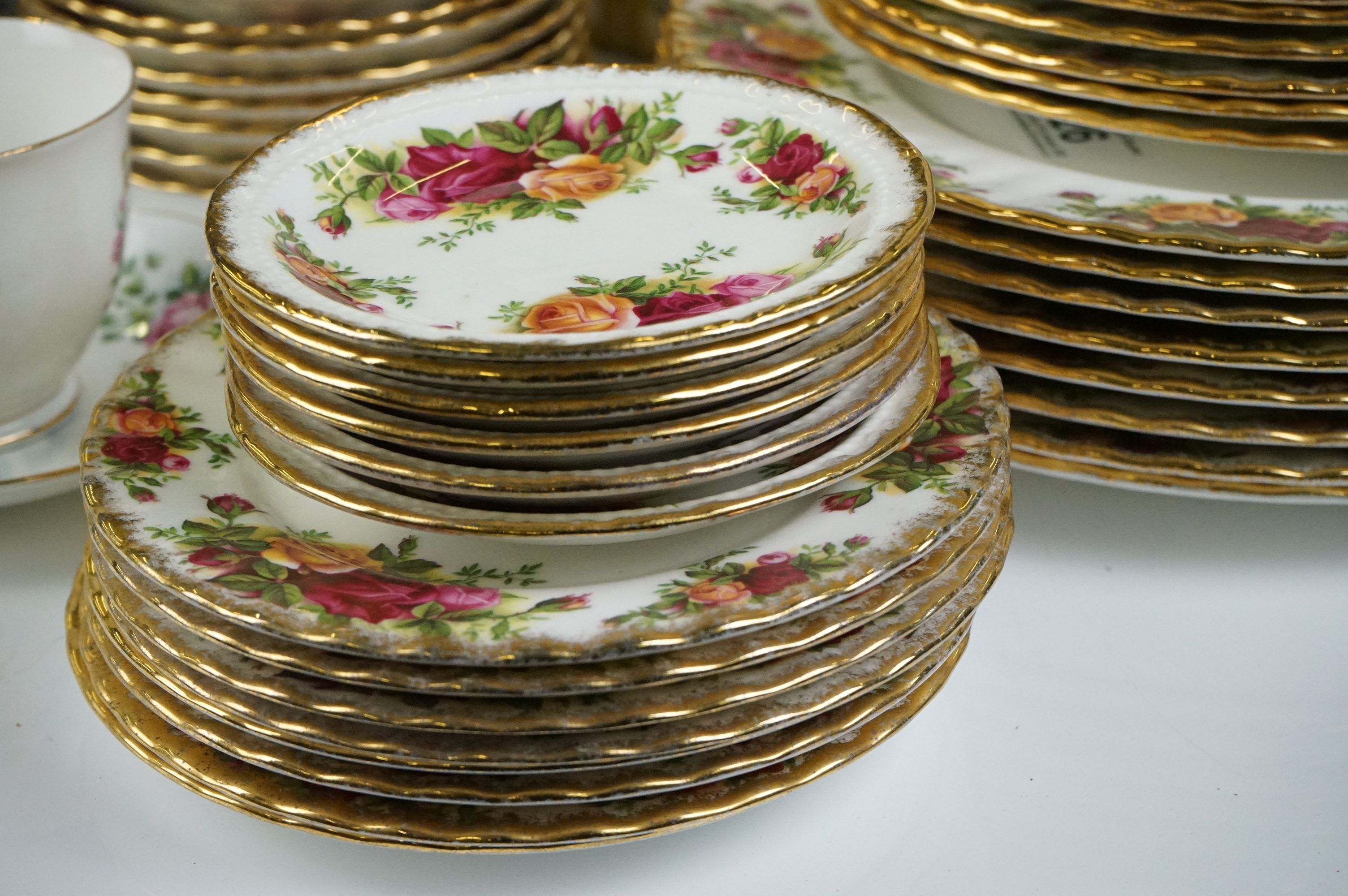 Royal Albert ' Old Country Roses ' pattern ceramics, comprising 9 teacups & saucers, 8 tea plates, 8 - Image 3 of 14