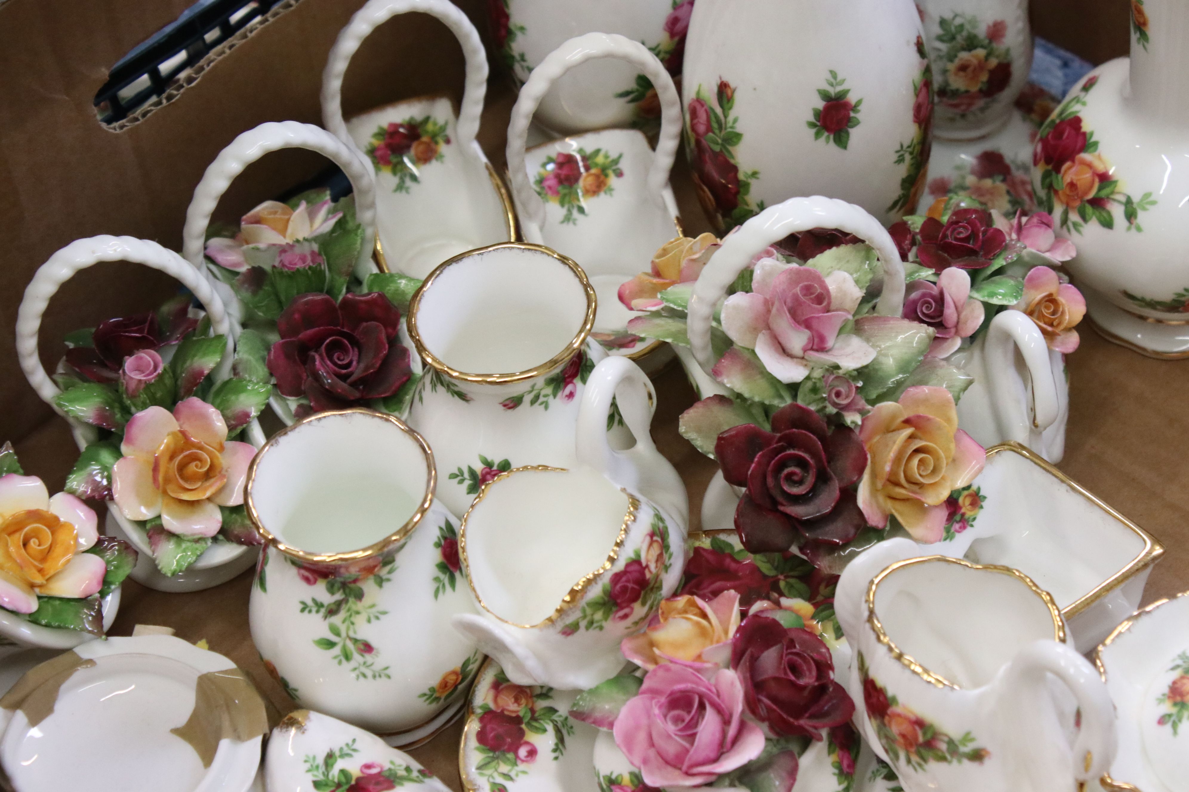 Extensive collection of Royal Albert ' Old Country Roses ' pattern ceramics comprising a biscuit - Image 5 of 11