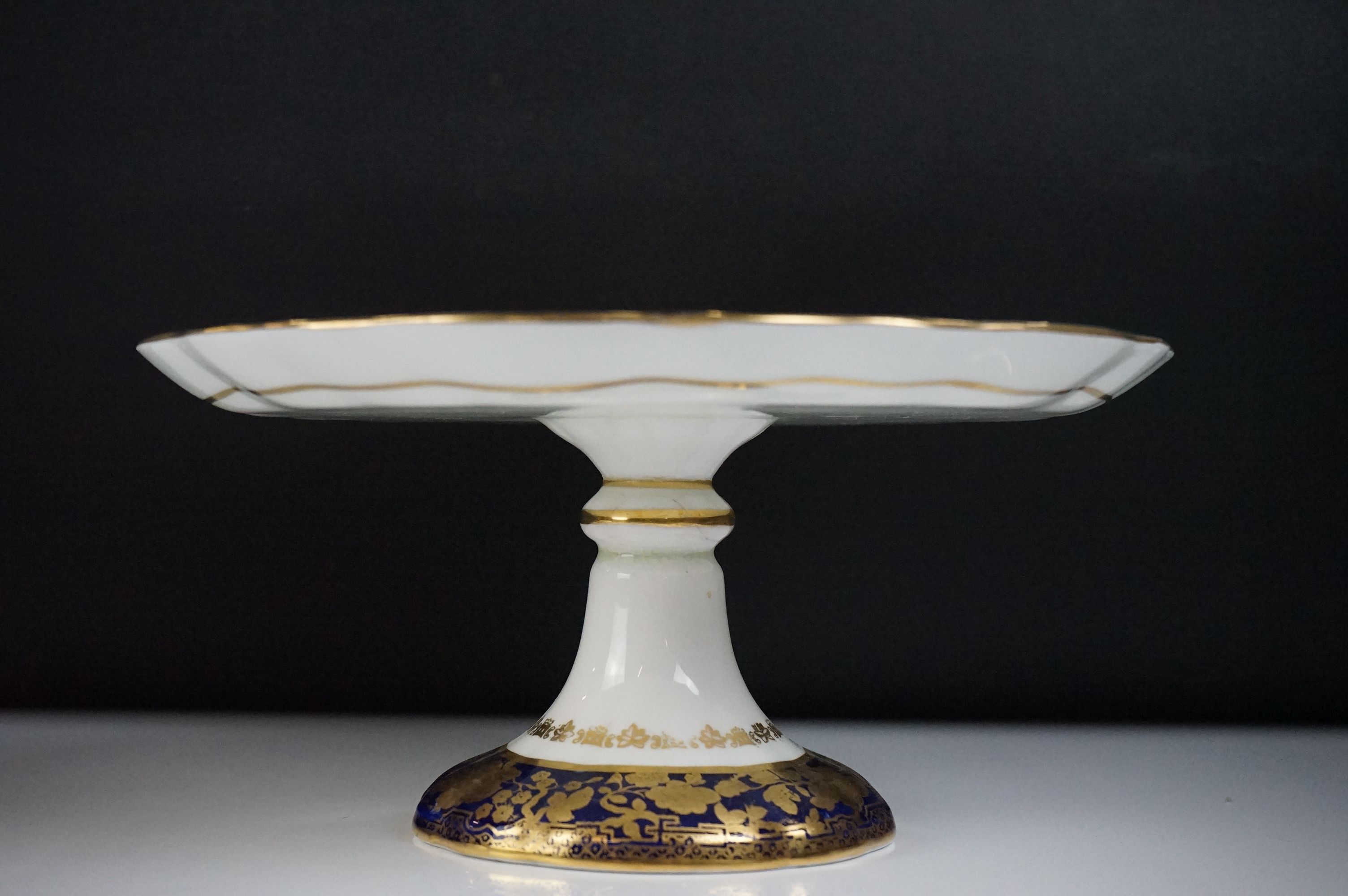 Early 20th Century Hammersley & Co dessert set with gilt foliate decorated borders on cobalt blue - Image 8 of 9